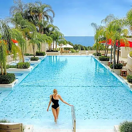 Four Seasons Hotel 5*