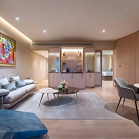 Four Seasons 5*